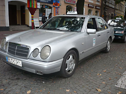 Srebrny Mercedes - taksówka ŁST